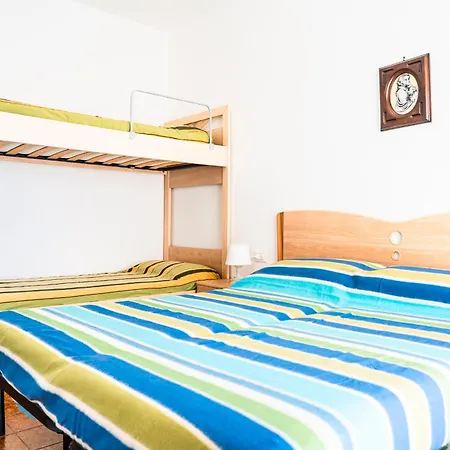 Comfy Flat Near The And Shops In Apartment *