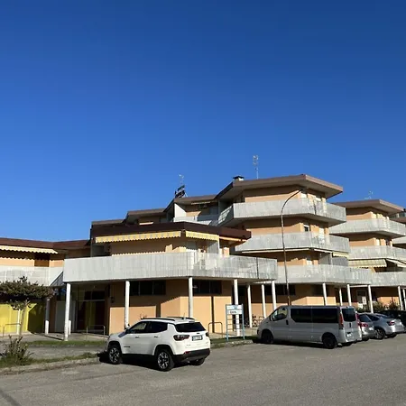 Comfy Flat Near The And Shops In