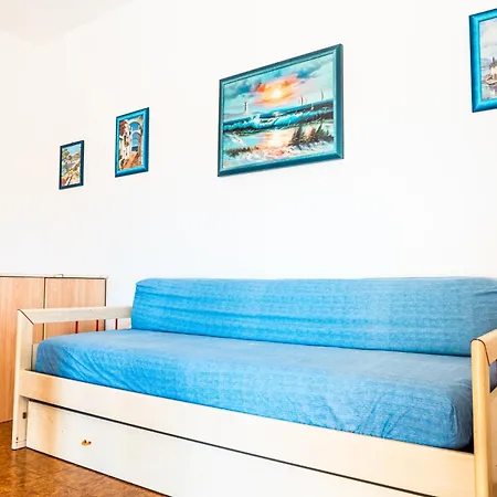 Comfy Flat Near The And Shops In *